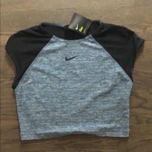 Nike Pro crop top tee, sz M! NWT!